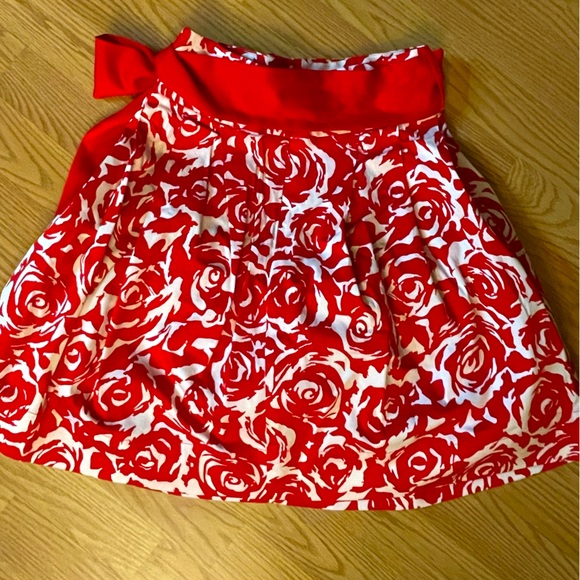 Super cute Twenty one, red and white skirt. - Picture 2 of 4